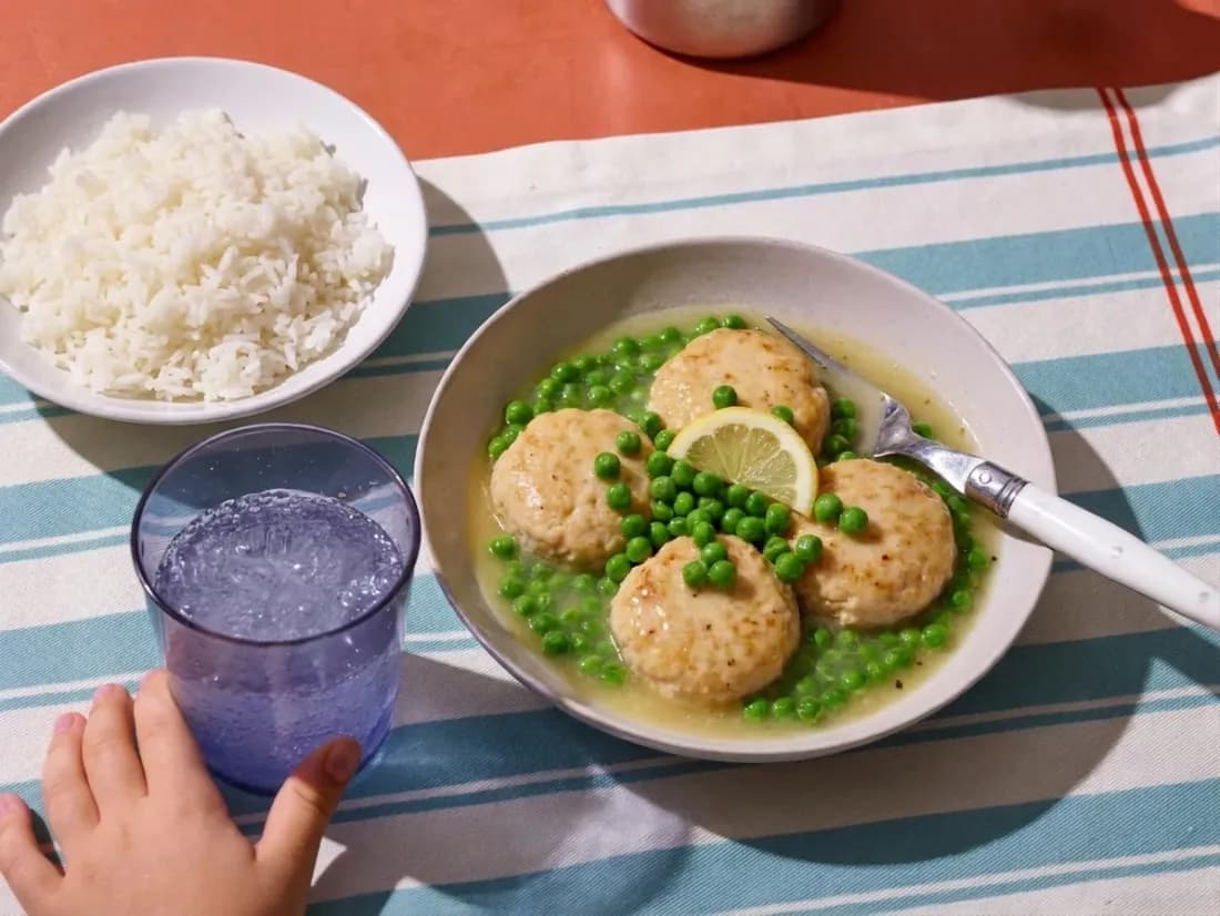 קציצות HOMEMADE ברוטב אפונה ולימון